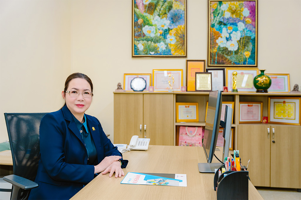 BÔNG HỒNG VÀNG LƯƠNG THỊ HƯƠNG GIANG – DOANH NHÂN HIỆN ĐẠI, TRÍ TUỆ, BẢN LĨNH VÀ NHÂN VĂN